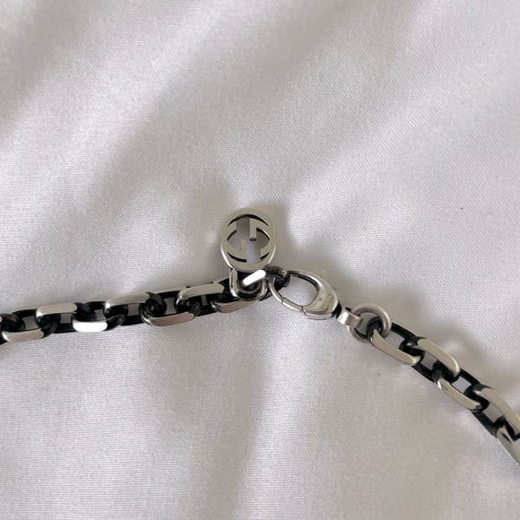 Gucci Silver Necklace with Interlocking G - Picture 2 of 3